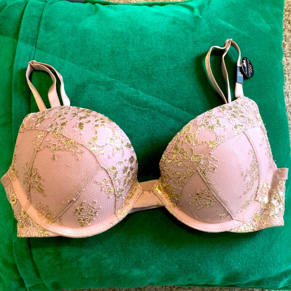 NWOT Victoria’s Secret Pink Lace Bombshell Bra 32B
